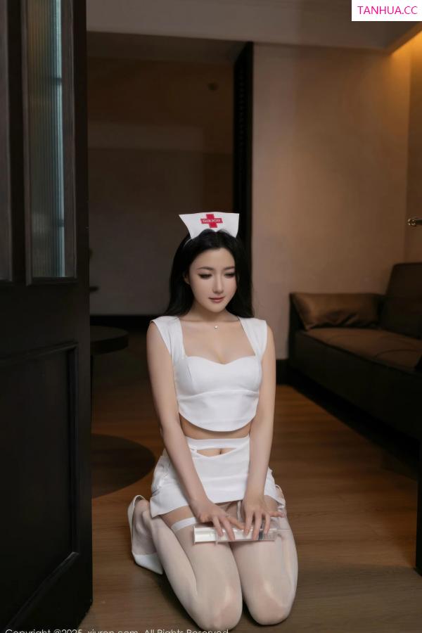 鱼子酱fish  [XiuRen]高清写真图 2025.08.29 No.10711 鱼子酱Fish 白色护士第5张图片